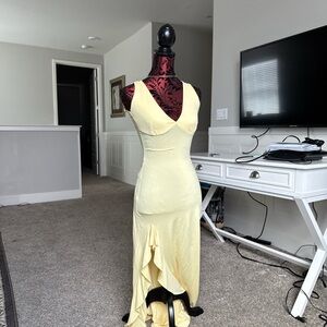 Chic Sleeveless High-Low Dress in Soft Yellow